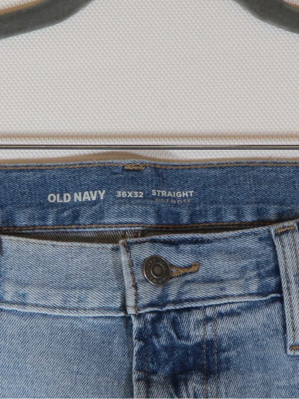 Old Navy Men's Light Wash Distressed Blue Straight Jeans NWT